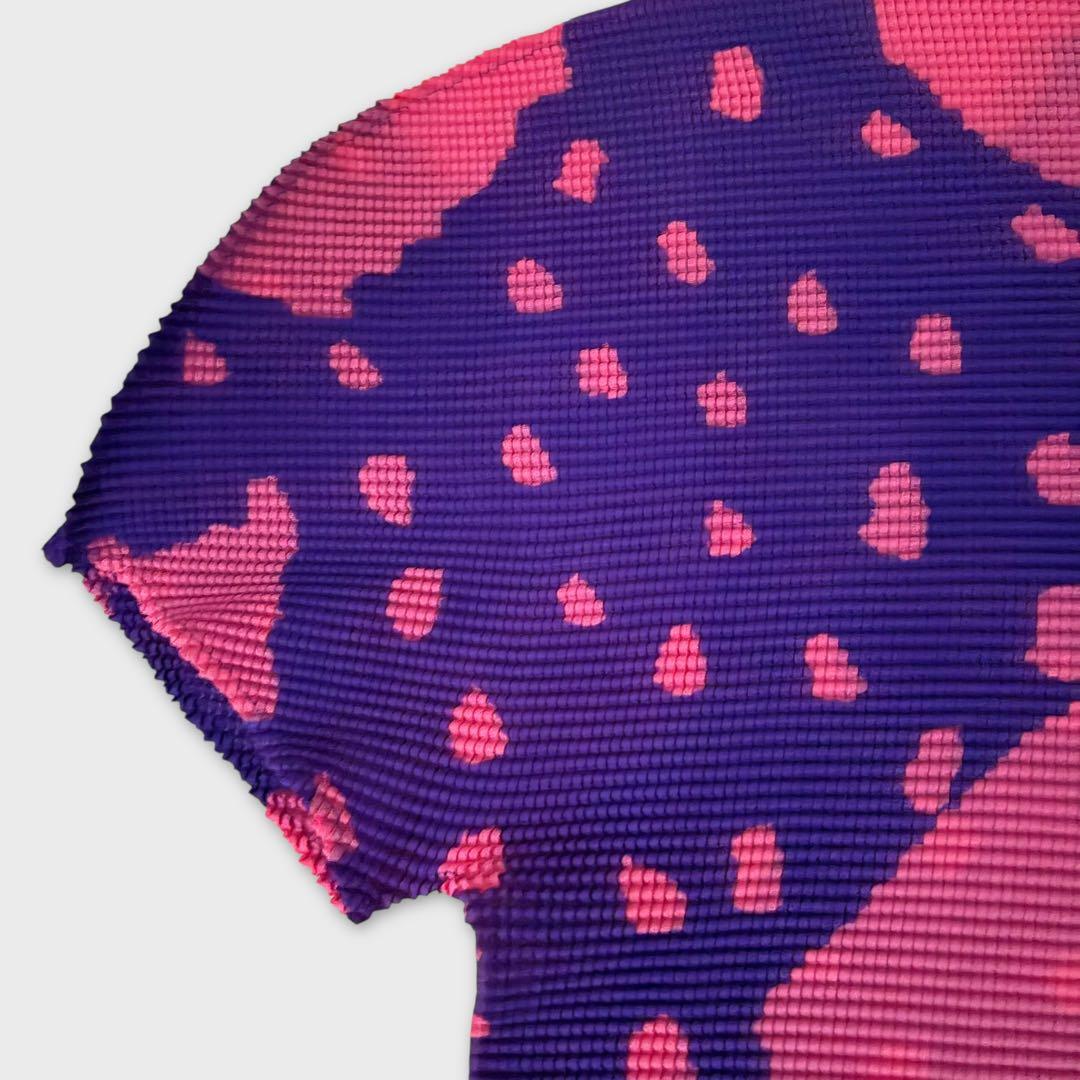 me ISSEY MIYAKE 総柄 プリーツ半袖カットソー ピンク×ネイビー