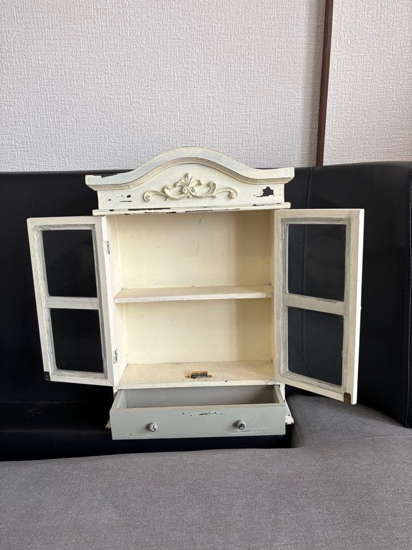 シャビー　飾り棚　ミニキャビネット　イマン