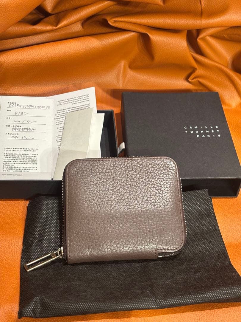 カミーユフォルネ　camille fournet　ブラウンレザー　二つ折り財布