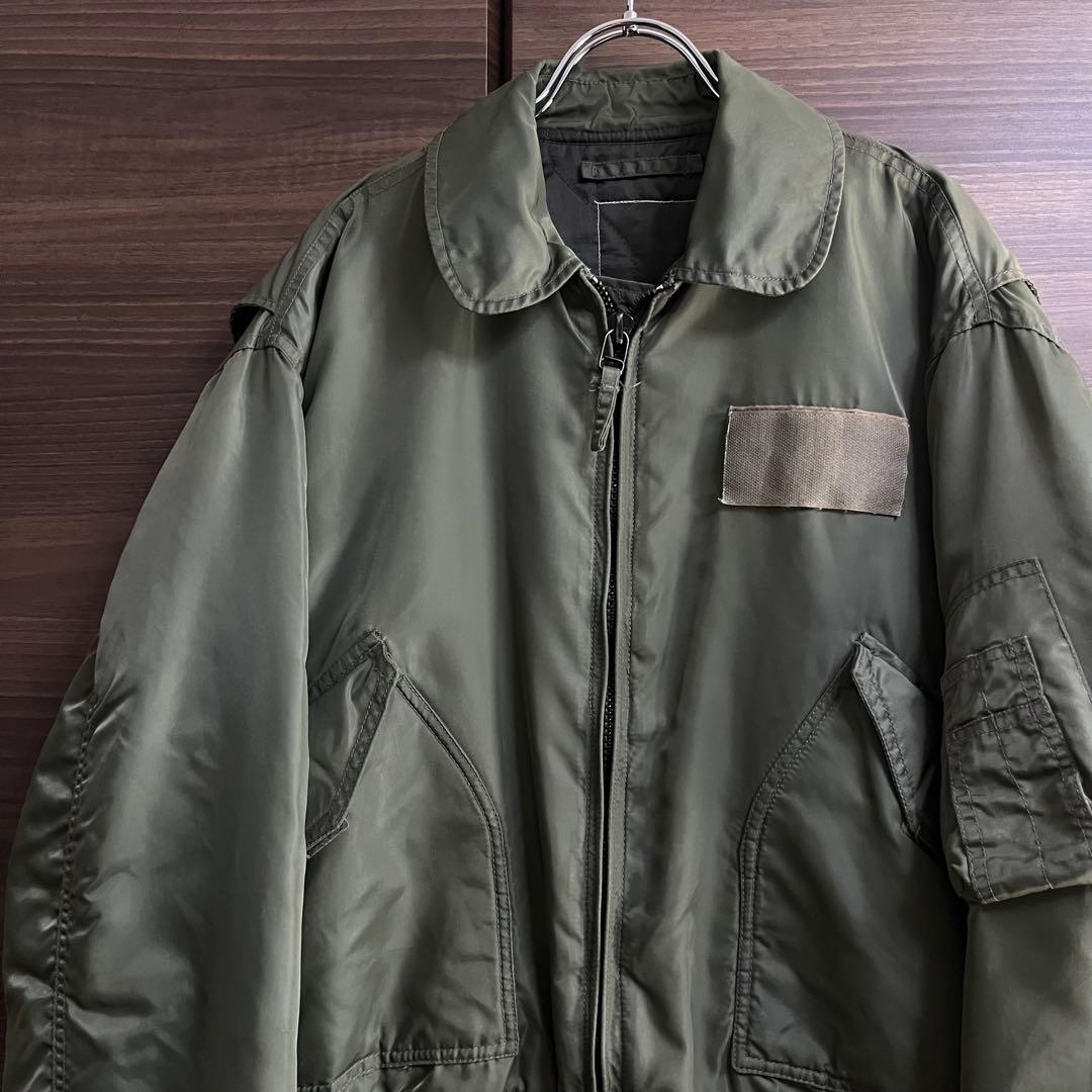 AVIREX アヴィレックス CWU フライトジャケット M カーキ 短丈 中綿