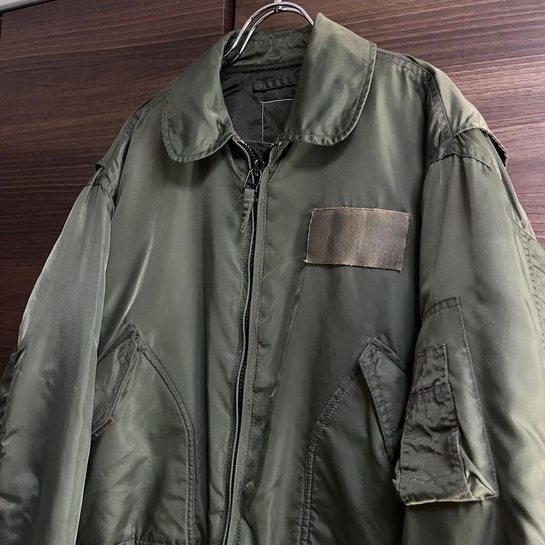 AVIREX アヴィレックス CWU フライトジャケット M カーキ 短丈 中綿
