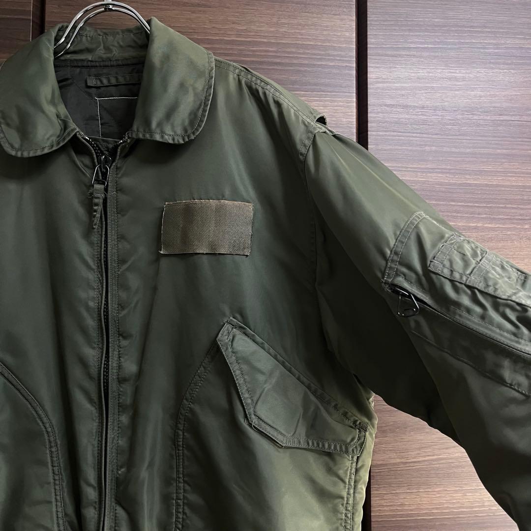 AVIREX アヴィレックス CWU フライトジャケット M カーキ 短丈 中綿