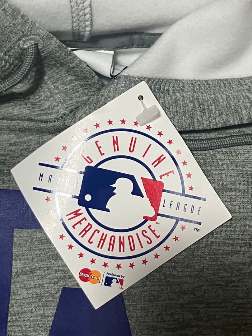 日本未発売　ドジャースポストシーズン2024進出記念パーカー　グレーMサイズ