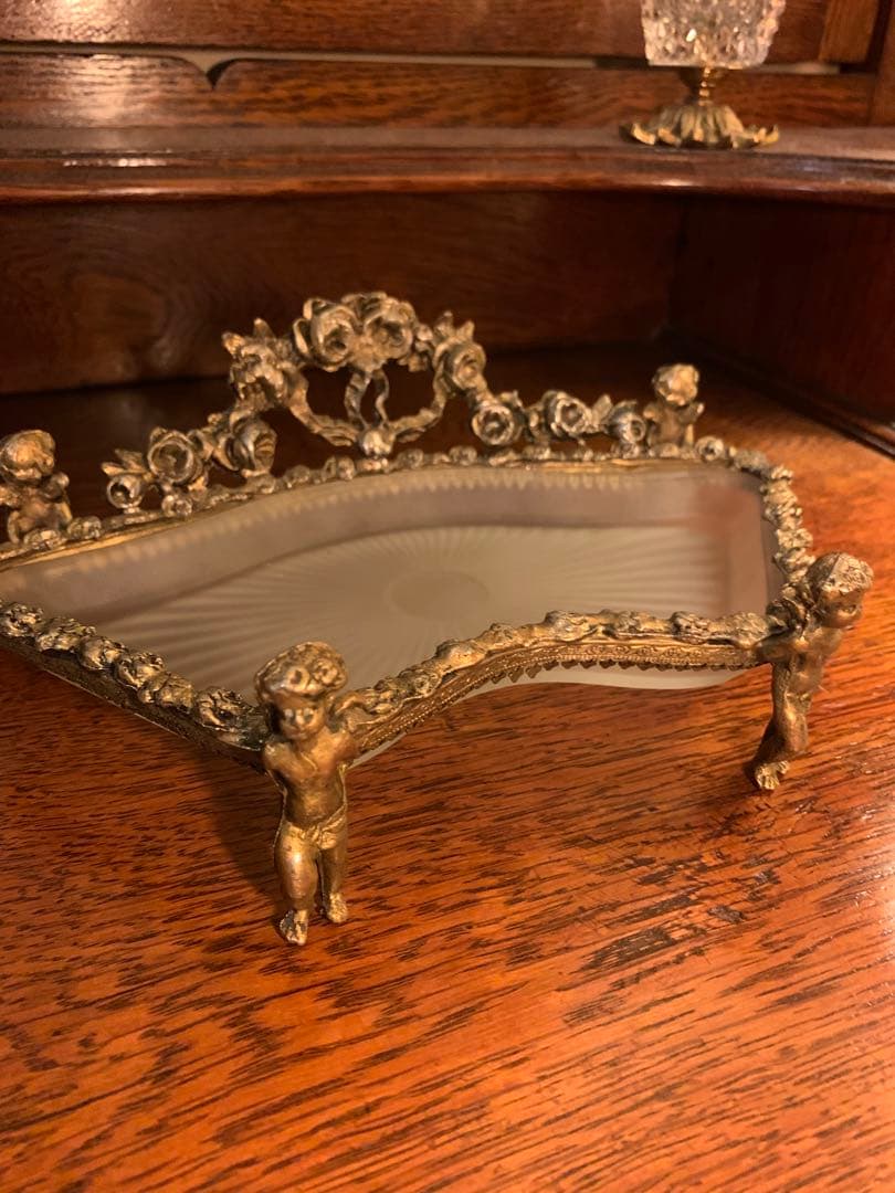 オルモル装飾　四足天使のアンティーク小物入れ