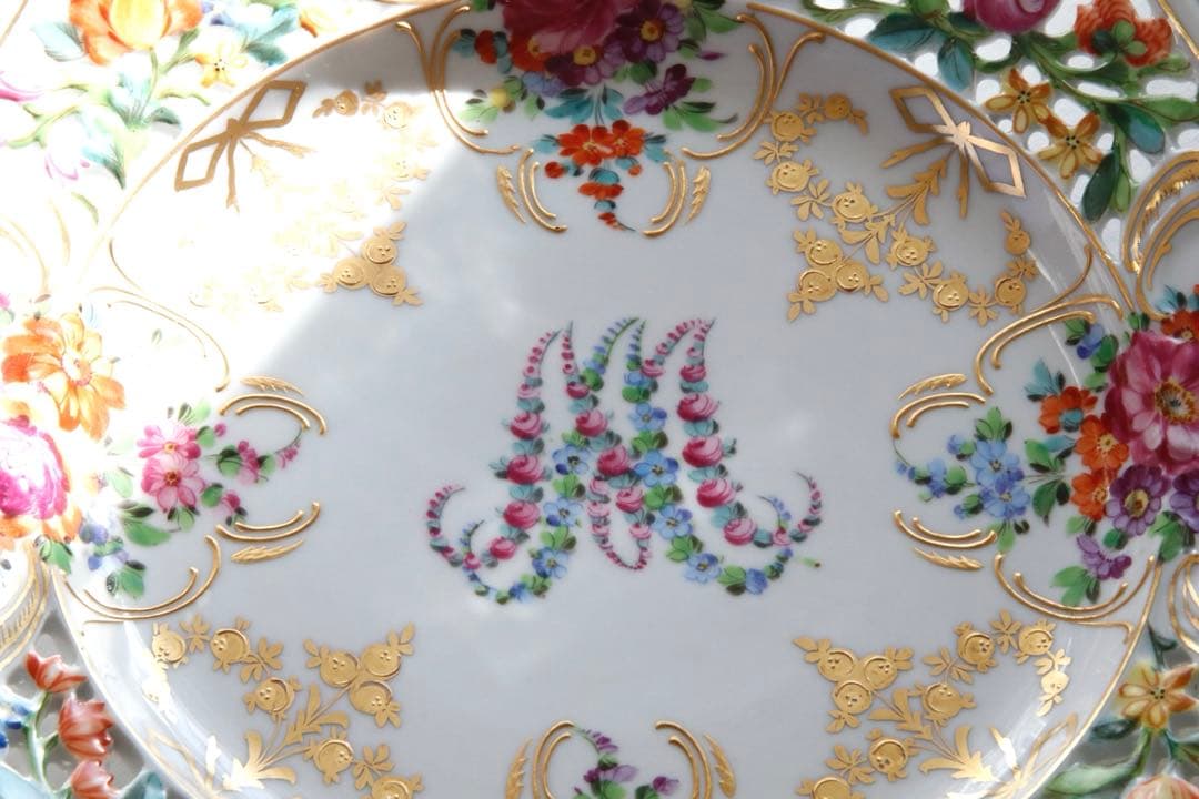 ドレスデン　花文字マリーアントワネット 25㎝プレート カールティーメ工房