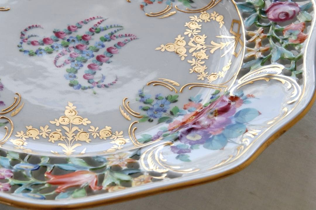 ドレスデン　花文字マリーアントワネット 25㎝プレート カールティーメ工房