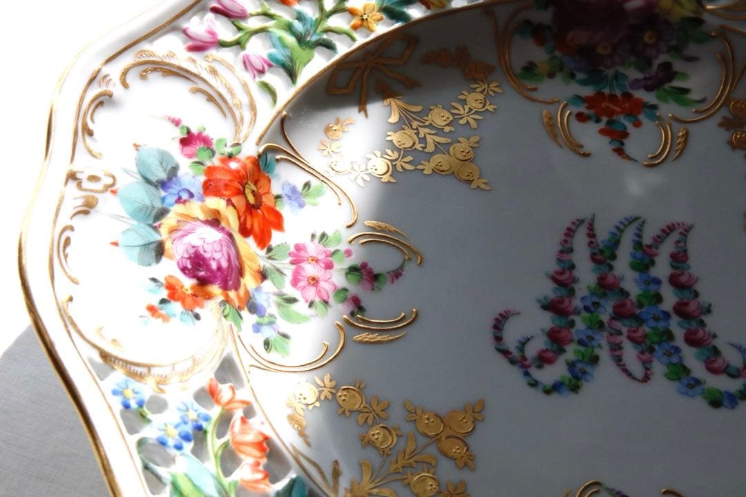 ドレスデン　花文字マリーアントワネット 25㎝プレート カールティーメ工房