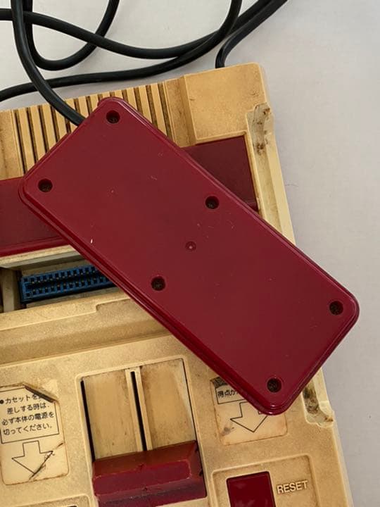 【スーパージャンク品】ファミコン本体　黄ばみ割れ汚れあり　良い味わい出まくり♪