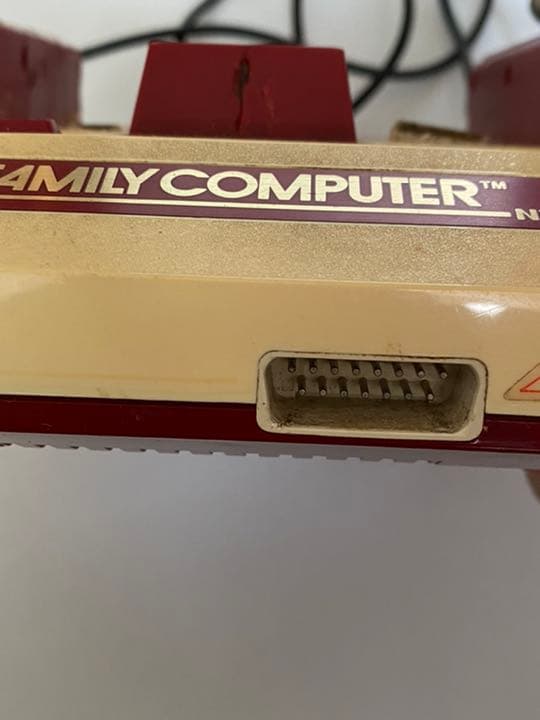 【スーパージャンク品】ファミコン本体　黄ばみ割れ汚れあり　良い味わい出まくり♪