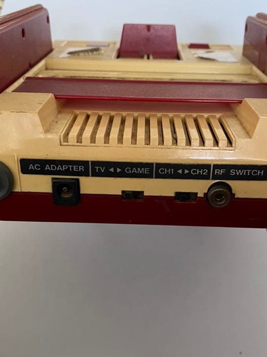 【スーパージャンク品】ファミコン本体　黄ばみ割れ汚れあり　良い味わい出まくり♪