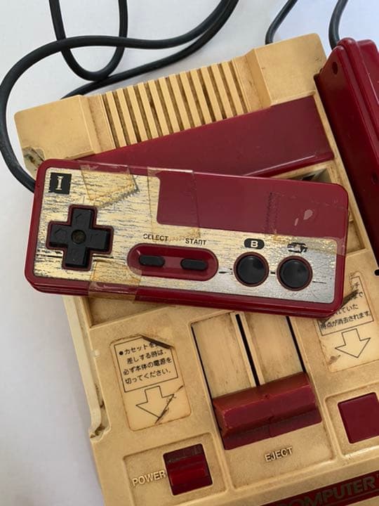 【スーパージャンク品】ファミコン本体　黄ばみ割れ汚れあり　良い味わい出まくり♪