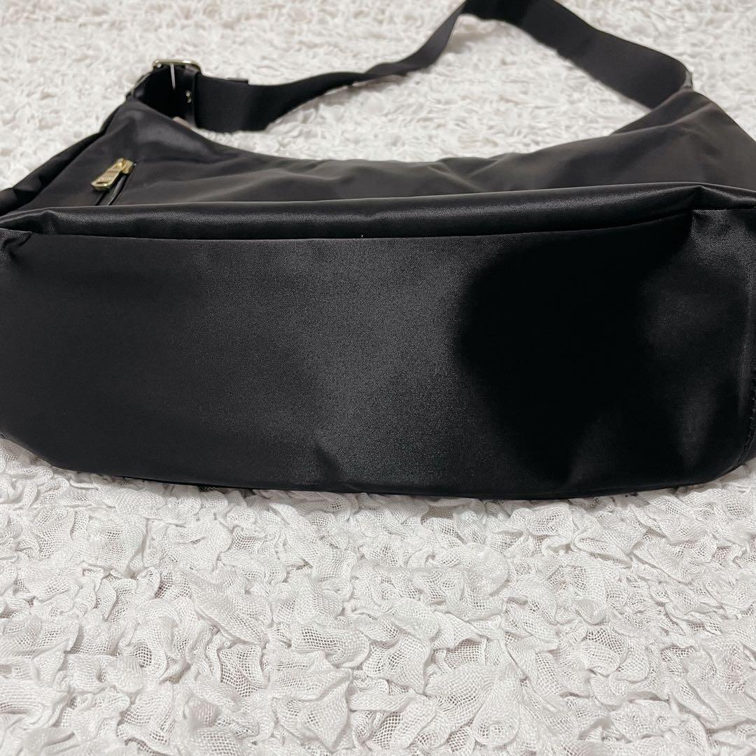 美品！russet ラウンドビッグショルダーバッグ　ブラック×ゴールド金具 希少