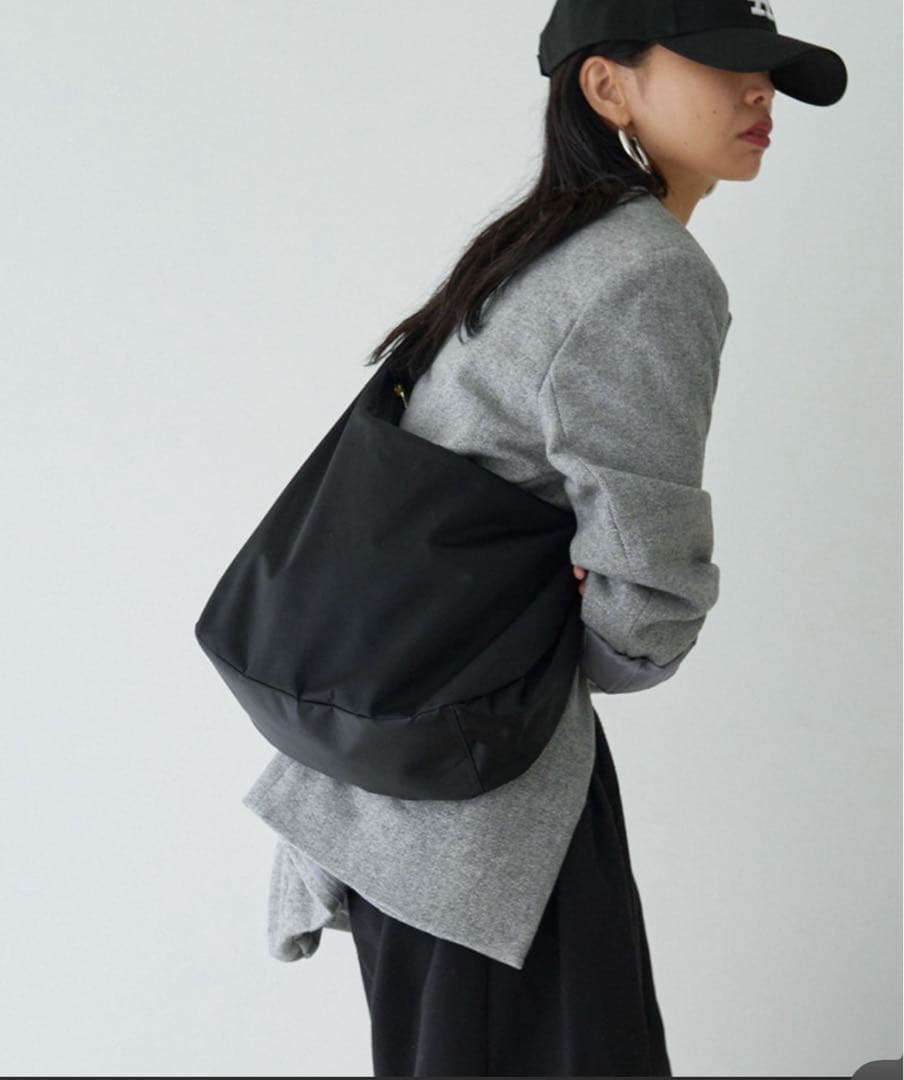 美品！russet ラウンドビッグショルダーバッグ　ブラック×ゴールド金具 希少