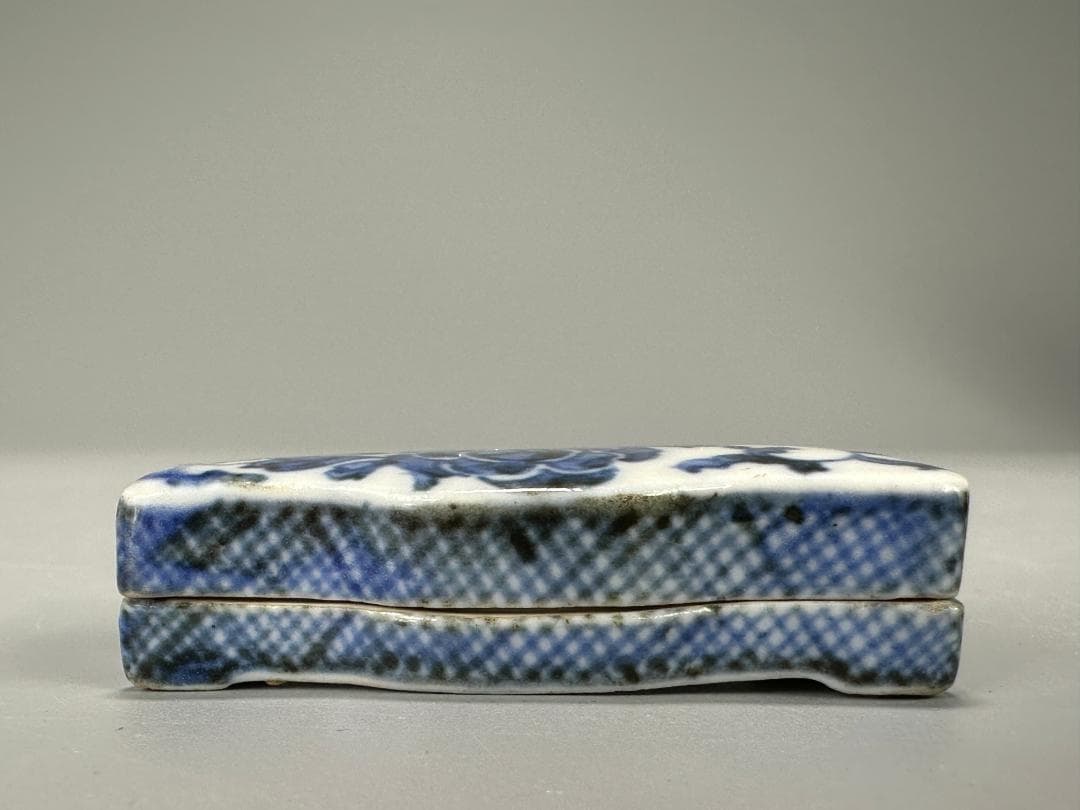 中国美術　清朝　清時代　青花花卉文　玩字款　香合　染付蓋物　香道具　唐物　古物