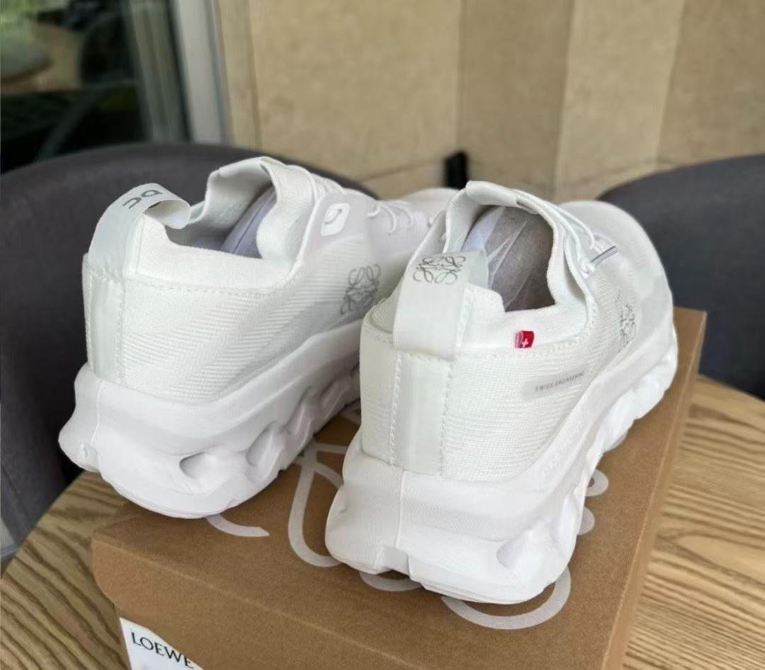 LOEWE On Cloudtilt ホワイト　袋・箱付き