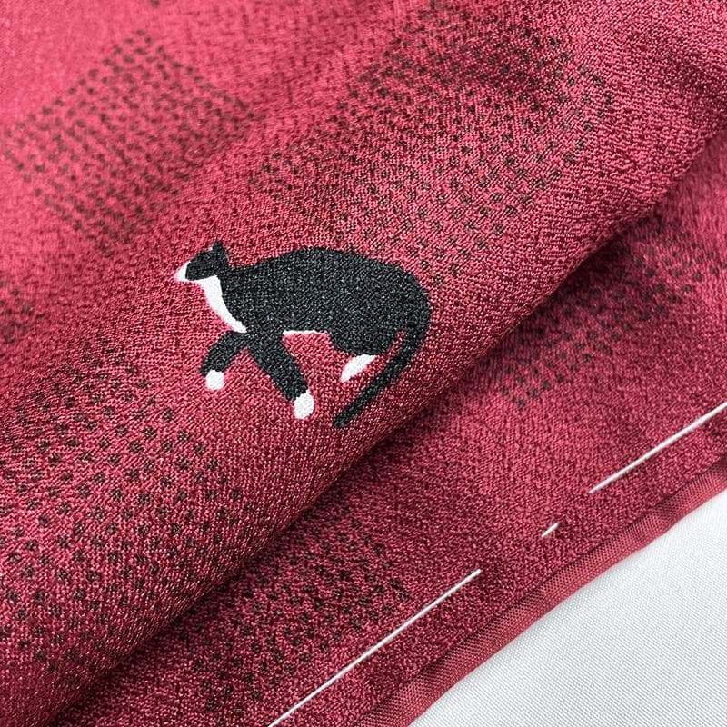 601mk77△洗える着物 小紋 しつけ糸付き 猫 ハチワレ 臙脂△美品