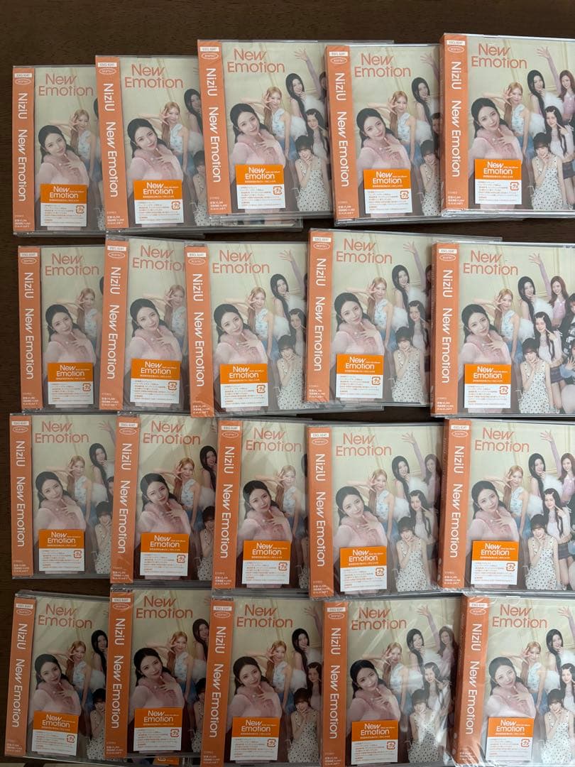 【新品未開封】NiziU New Emotion 通常盤 トレカ入り