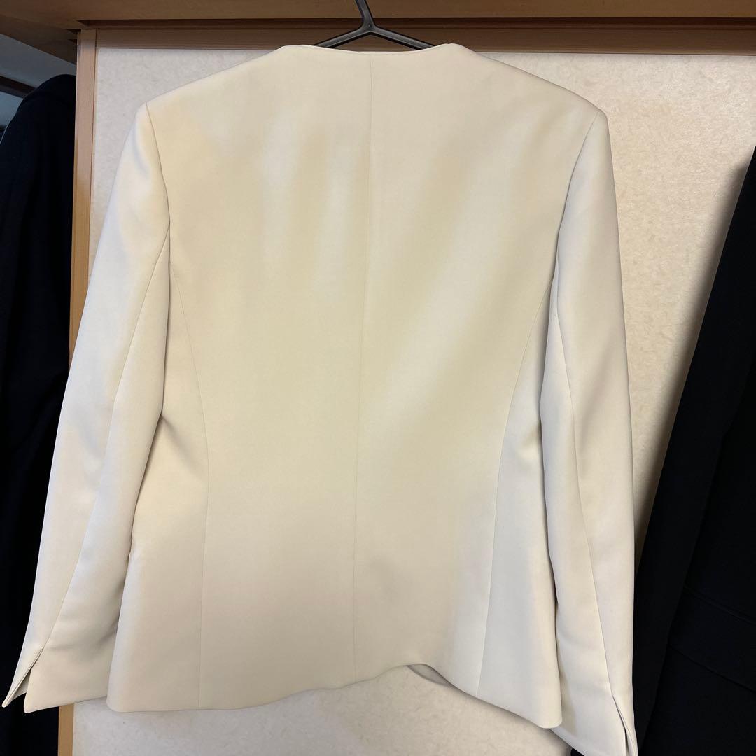 入学卒業通勤にTOMORROWLAND アイボリー ノーカラージャケット 36