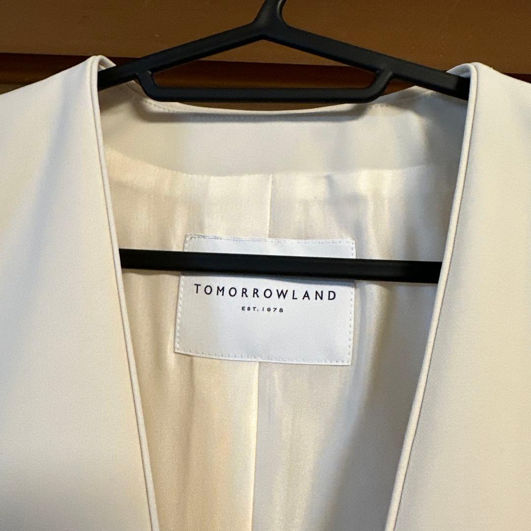 入学卒業通勤にTOMORROWLAND アイボリー ノーカラージャケット 36