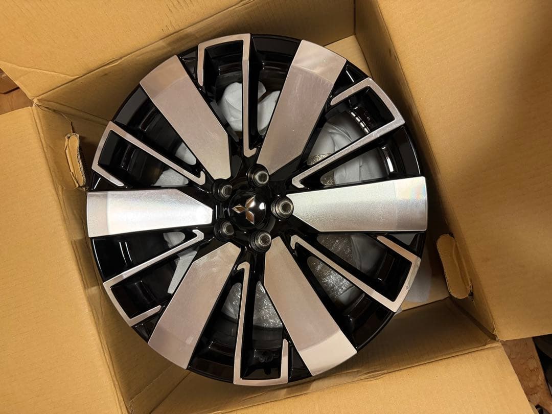 三菱 アウトランダーPHEV 現行20インチ アルミホイール（キズあり）