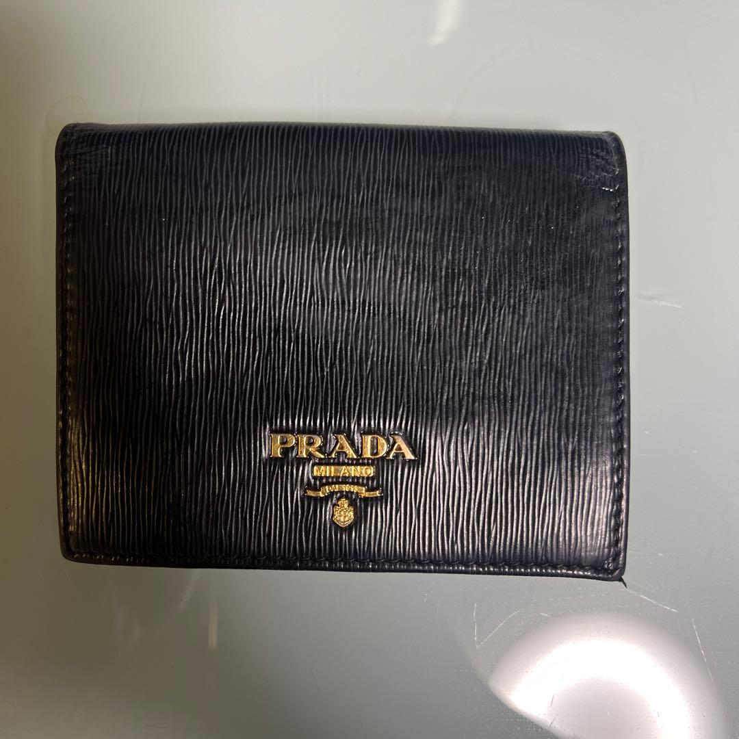 。*様 PRADA 二つ折り財布 黒 レザー