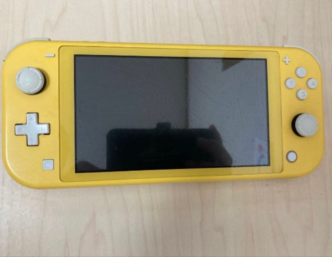 ニンテンドースイッチライト　イエロー　箱とアダプタ付き