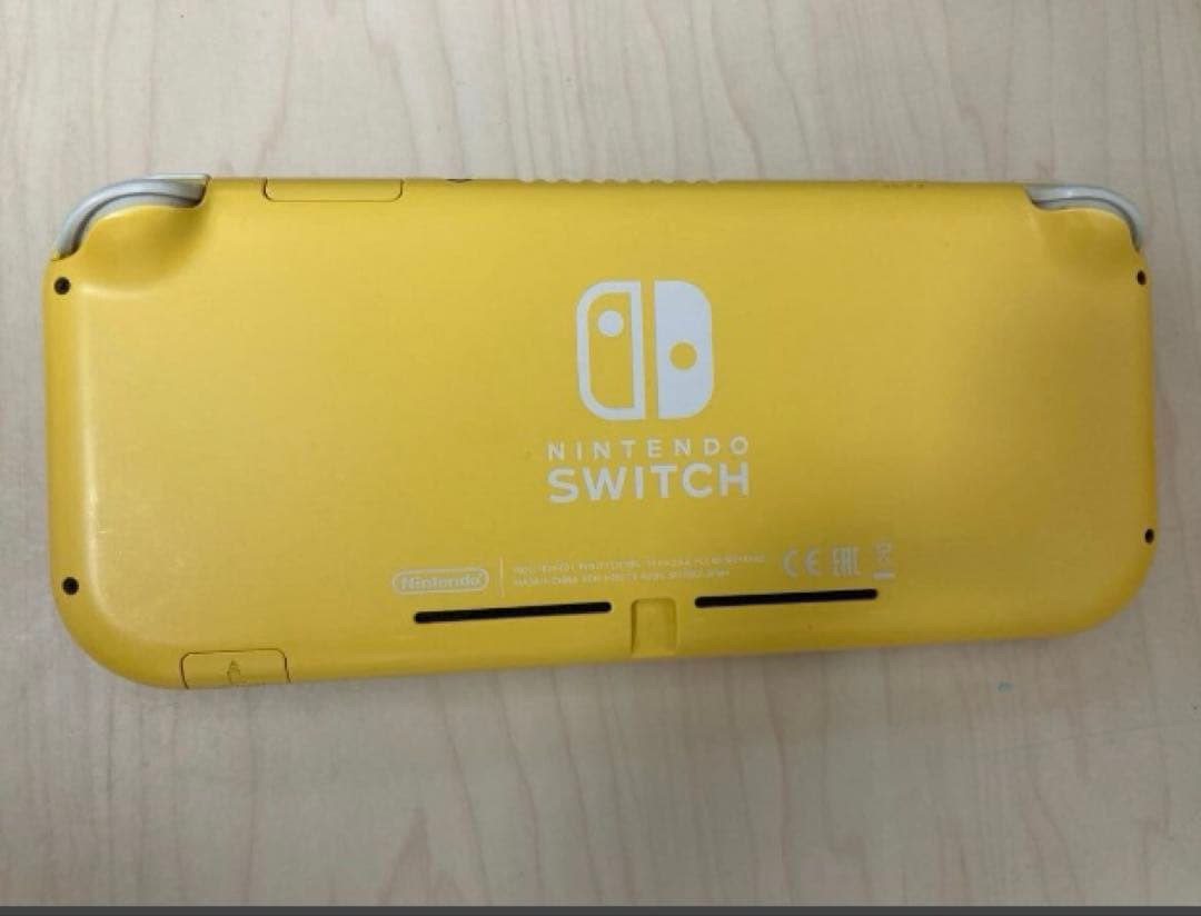 ニンテンドースイッチライト　イエロー　箱とアダプタ付き