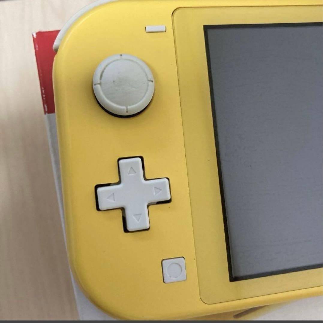 ニンテンドースイッチライト　イエロー　箱とアダプタ付き