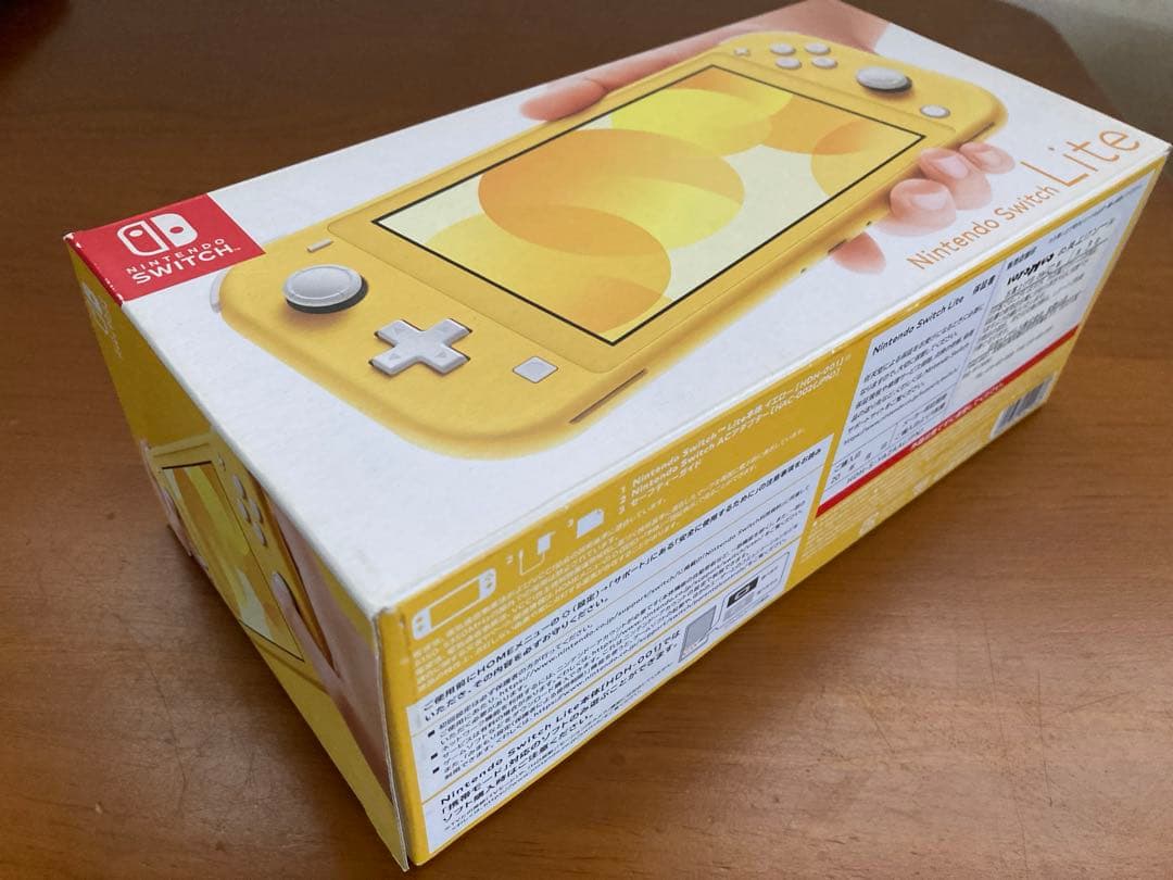 ニンテンドースイッチライト　イエロー　箱とアダプタ付き