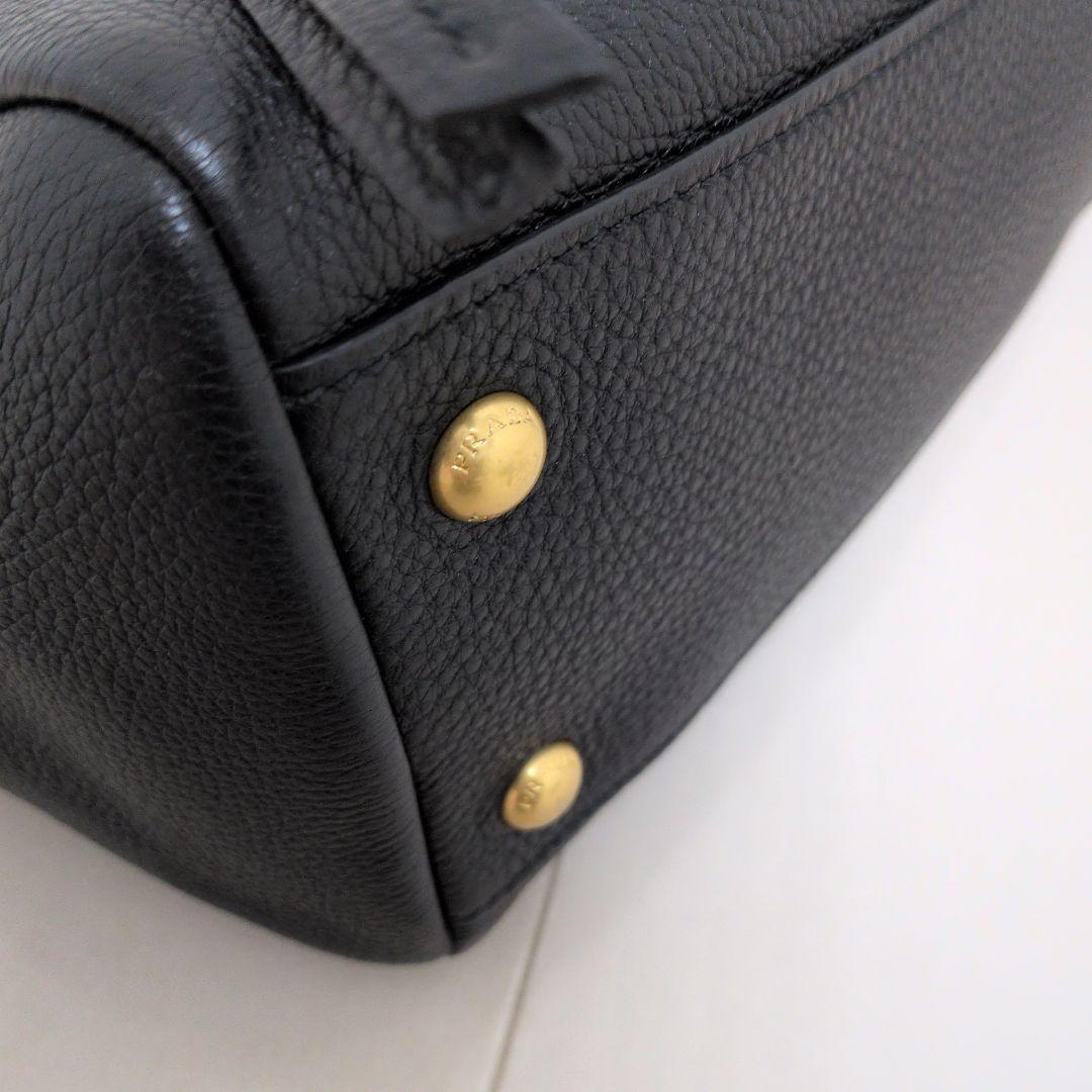 プラダ　ハンドバッグ　トートバッグ　ヴィッテロダイノ　メタルロゴ　レザー　黒