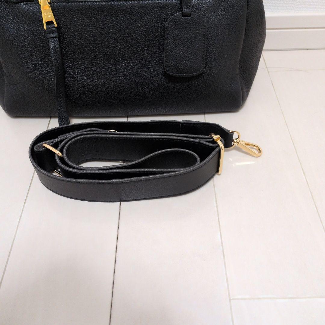 プラダ　ハンドバッグ　トートバッグ　ヴィッテロダイノ　メタルロゴ　レザー　黒