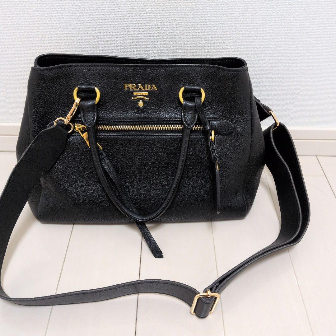 プラダ　ハンドバッグ　トートバッグ　ヴィッテロダイノ　メタルロゴ　レザー　黒