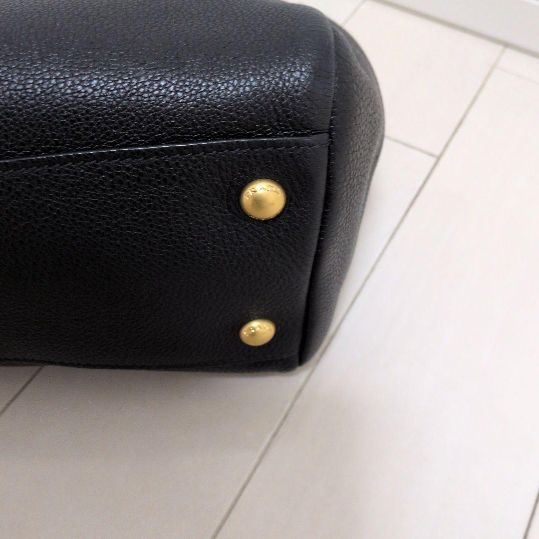 プラダ　ハンドバッグ　トートバッグ　ヴィッテロダイノ　メタルロゴ　レザー　黒