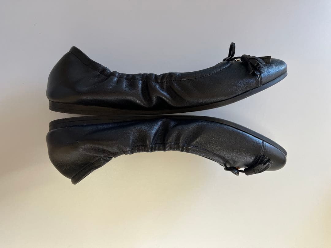 プラダ　パンプス