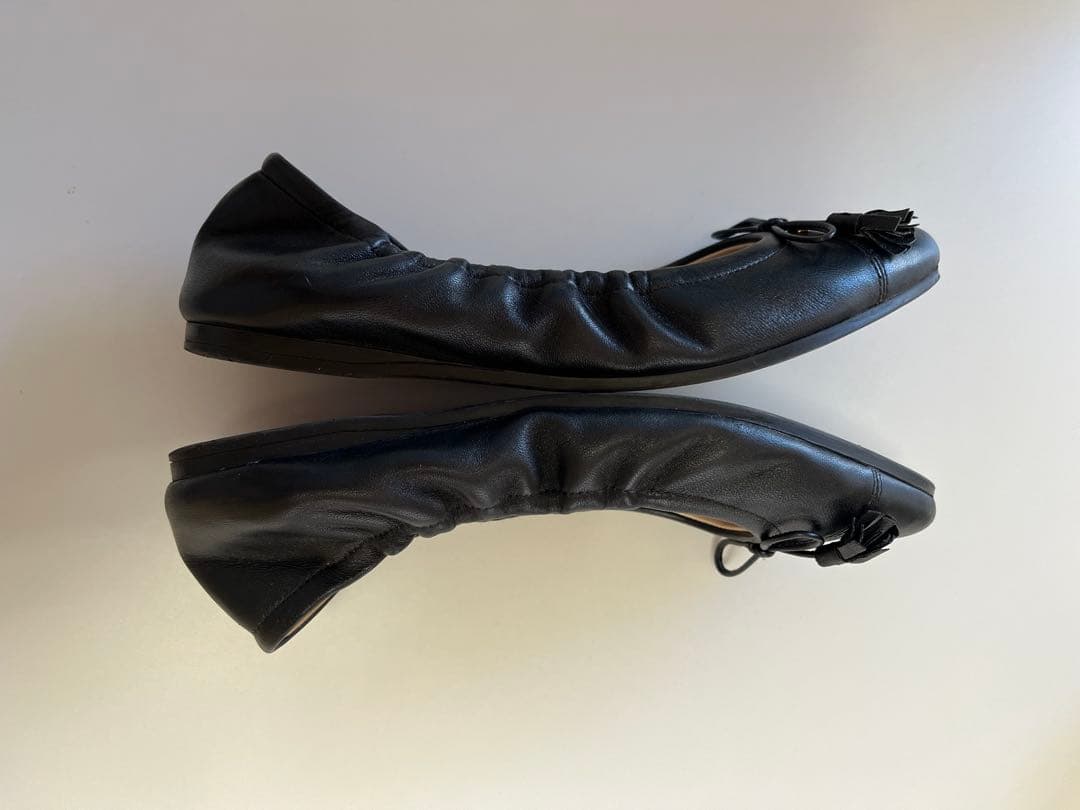 プラダ　パンプス