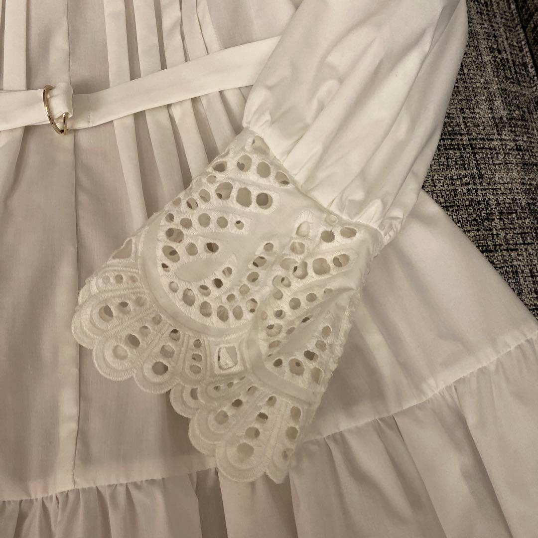 新品・未使用　JUSGLITTY 刺しゅうカフスシャツワンピース　白　レース