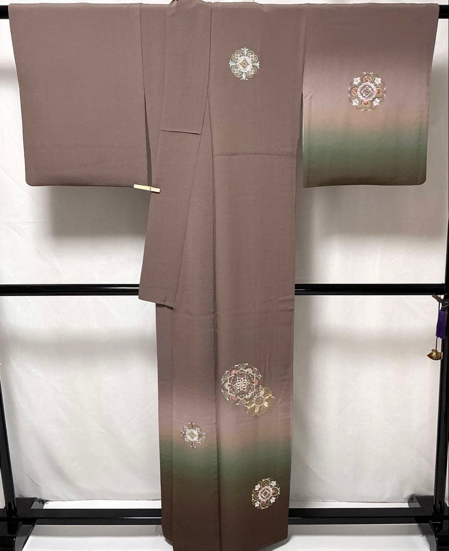 b88 正絹　袷　訪問着　総刺繍　華文　金糸　着物