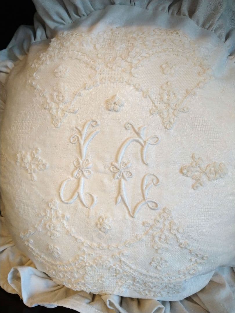 4/5まで特別価格★フランスアンティークイニシャル刺繍★レース刺繍★クッション