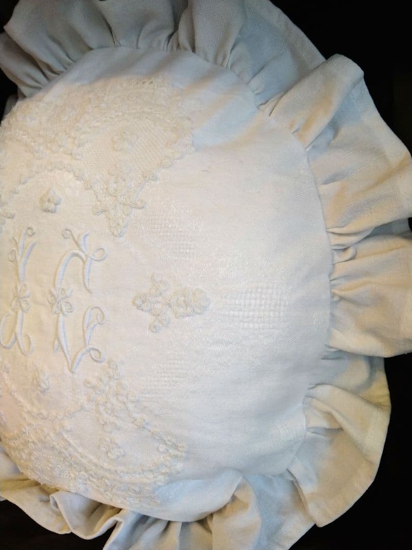 4/5まで特別価格★フランスアンティークイニシャル刺繍★レース刺繍★クッション