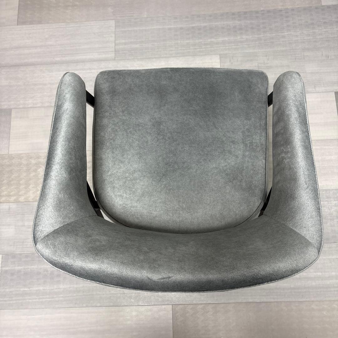 【ほぼ新品】ニトリ 肘付きダイニングチェア(イジー2 ライトグレー)