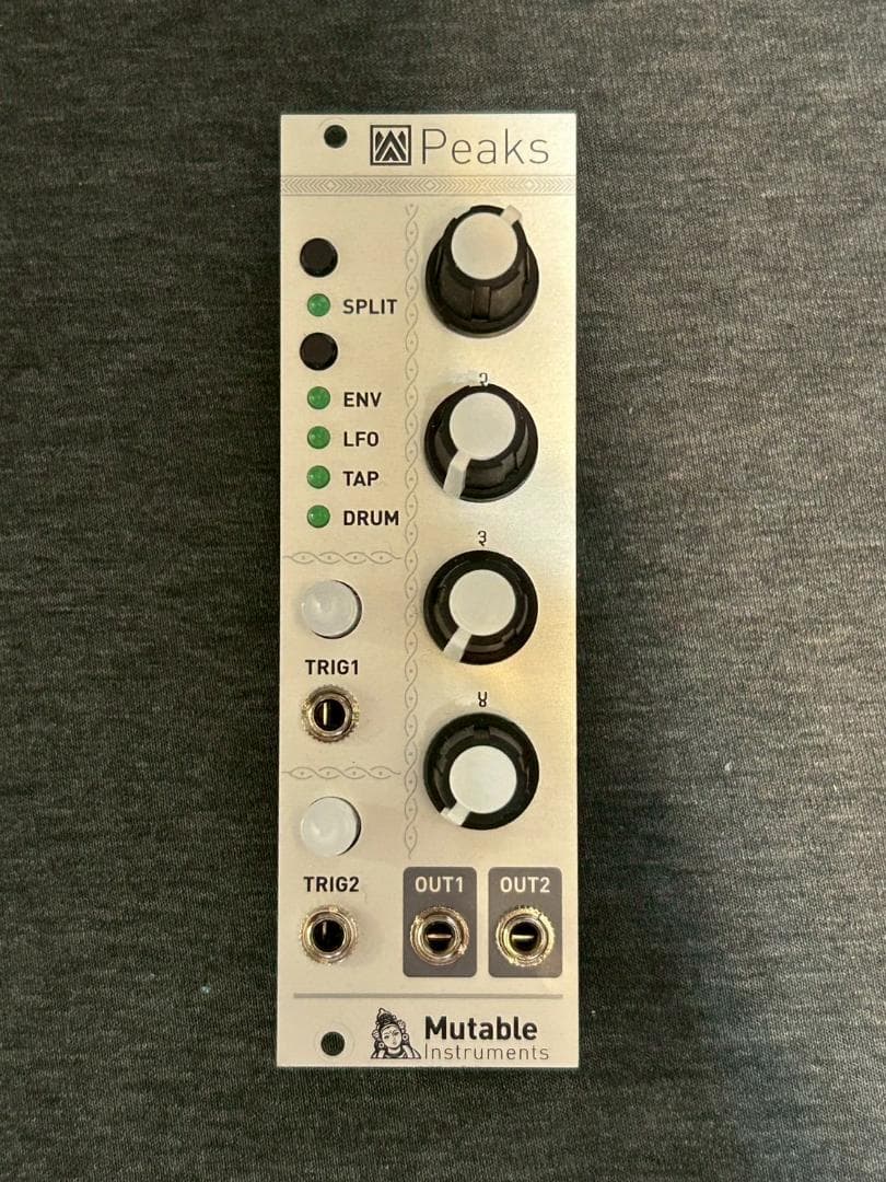 Mutable Instruments Peaks モジュラーシンセサイザー