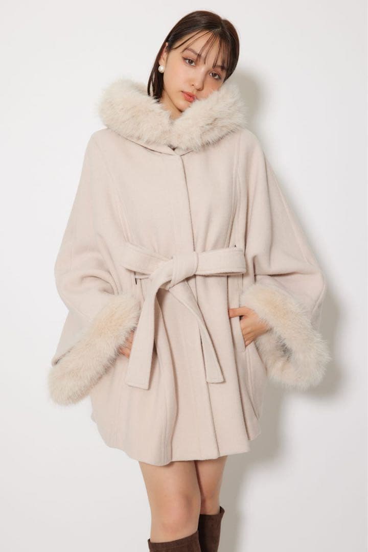 ベージュファーポンチョコート