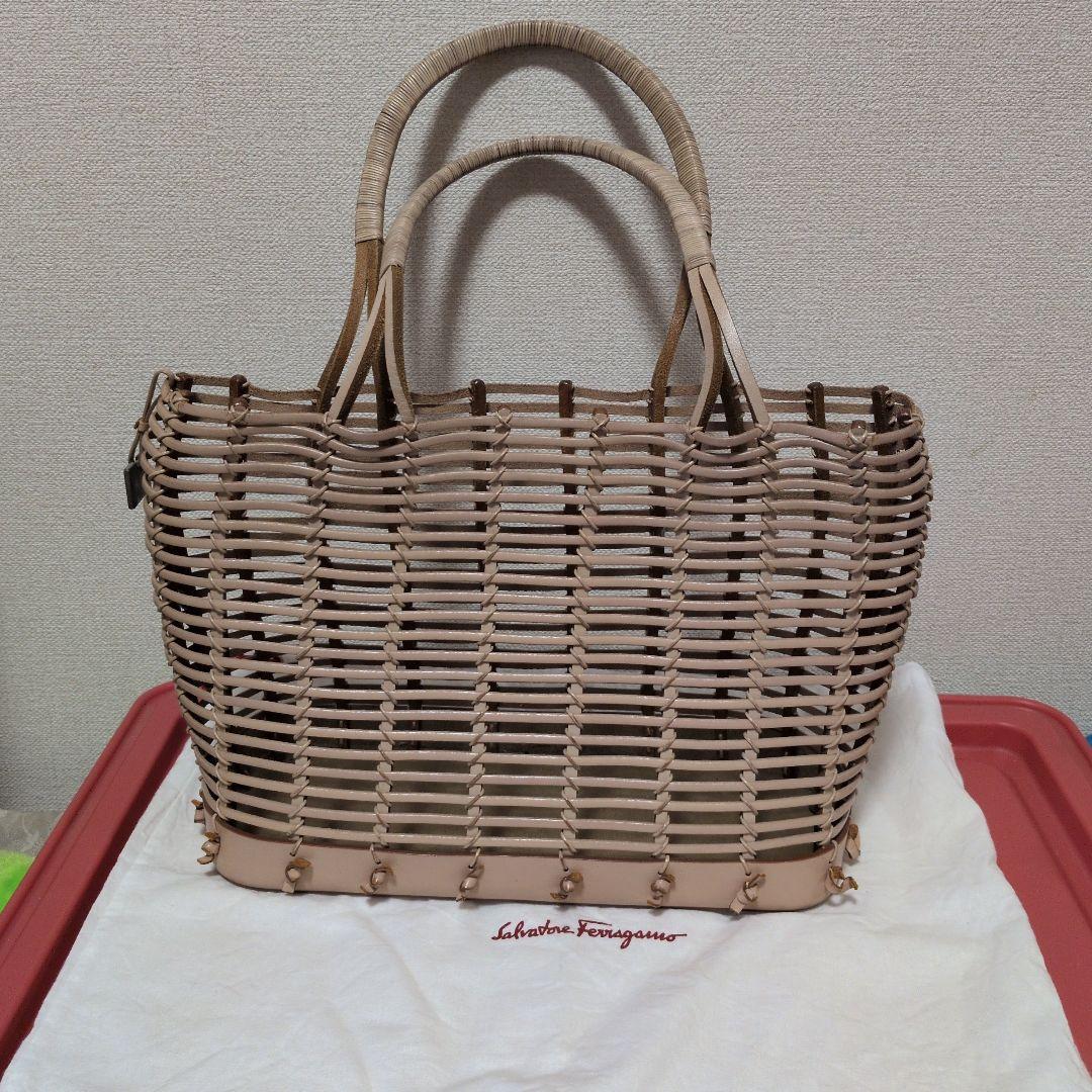 Salvatore Ferragamo かごバッグ ベージュ