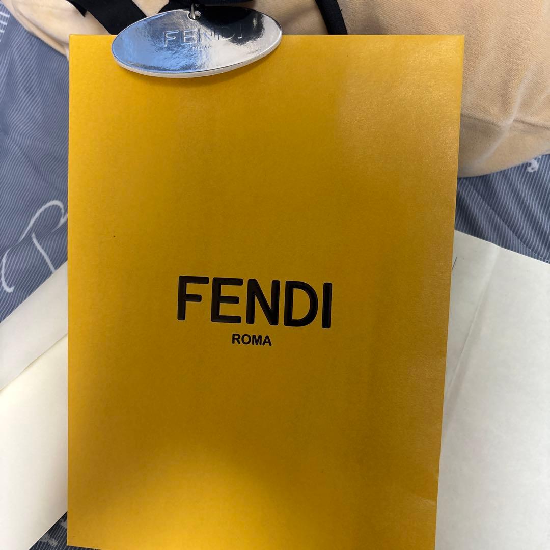 FENDI フェンディ FFピアス 新商品 証明書付き 誰か買ってください