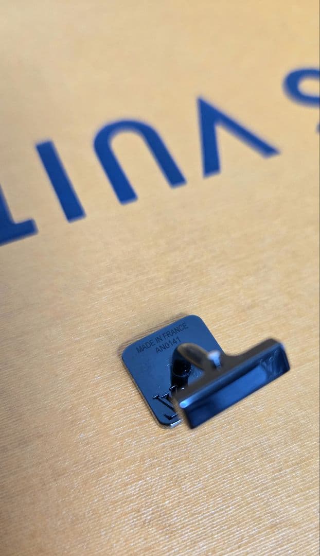 ルイ・ヴィトン ブラック カフリンクス タイバーセット