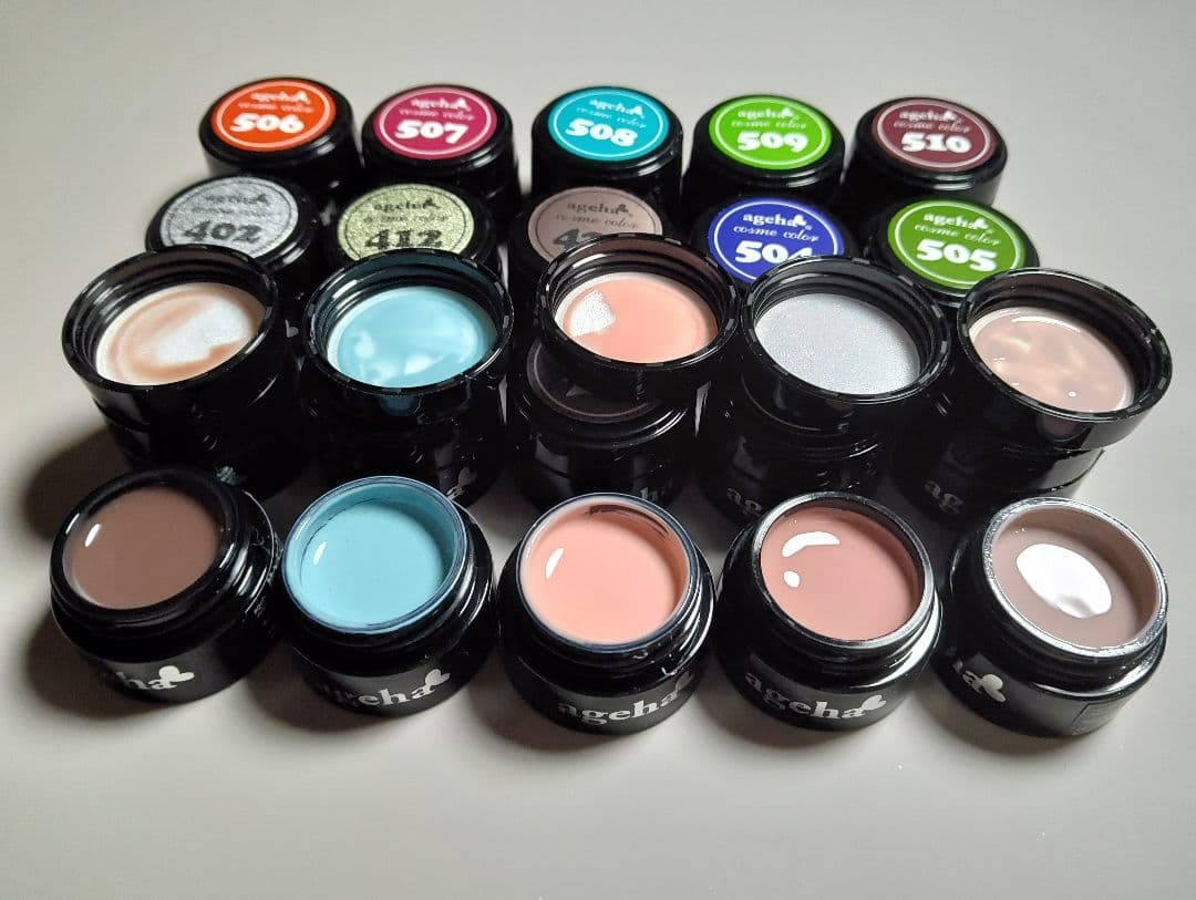 【お値下げしました！】ageha ジェルネイル 30色セット《カラーチャート付》