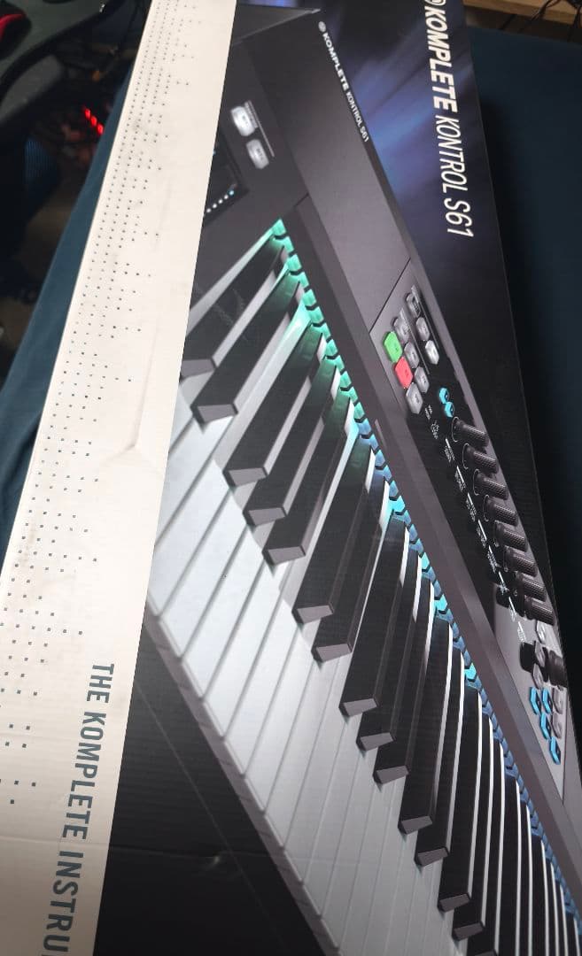 NI KOMPLETE KONTROL S61 mk1　MIDIキーボード