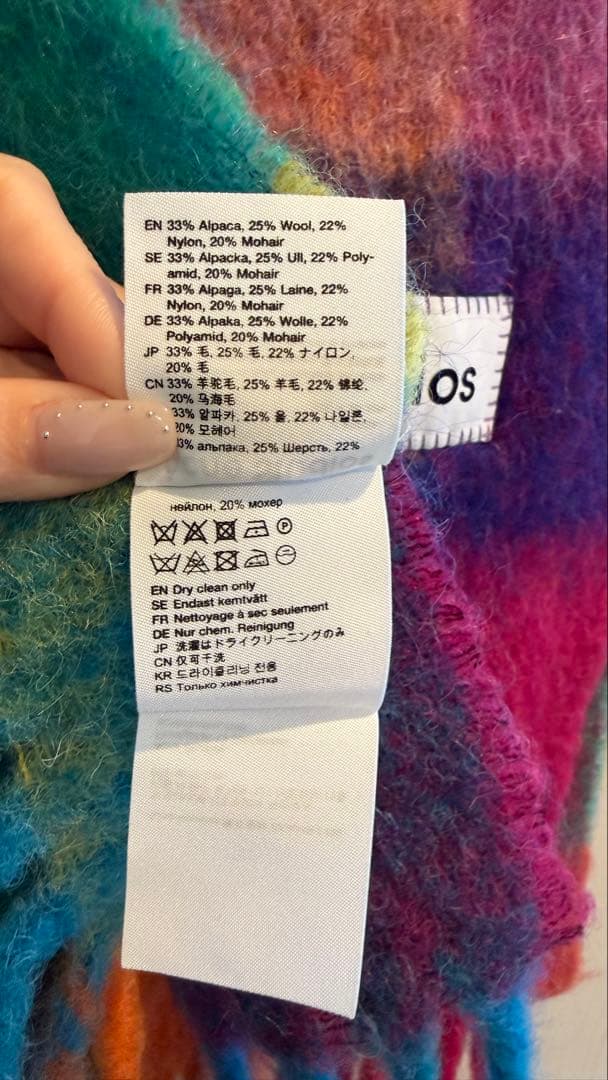 アクネ　マフラー