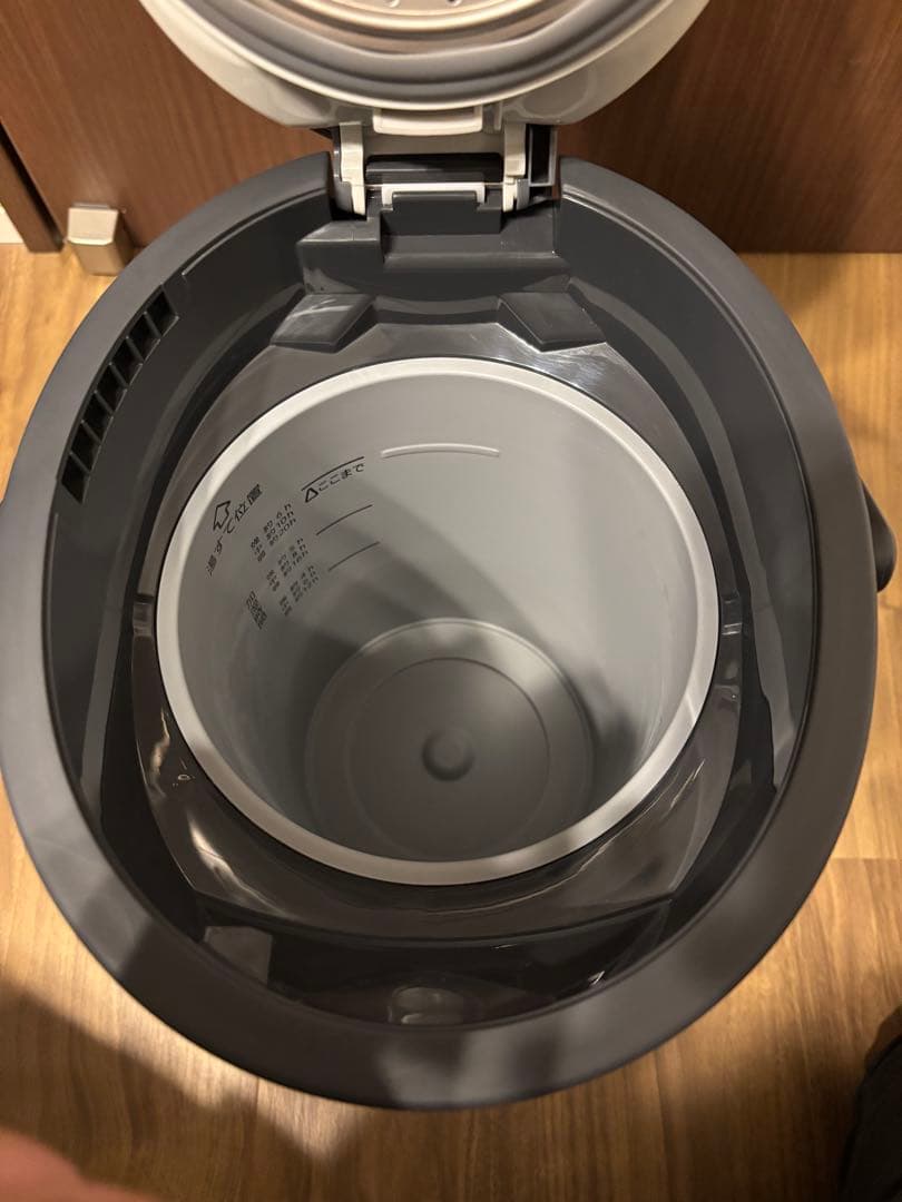 【美品】EE-TA60-BM スチーム式加湿器 ソフトブラック