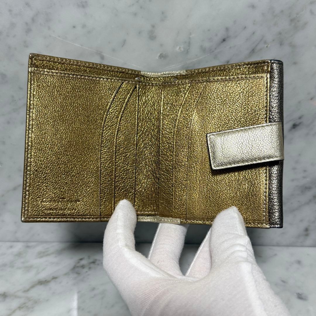 サルヴァトーレフェラガモ ゴールド シルバー 二つ折り財布 ガンチーニ